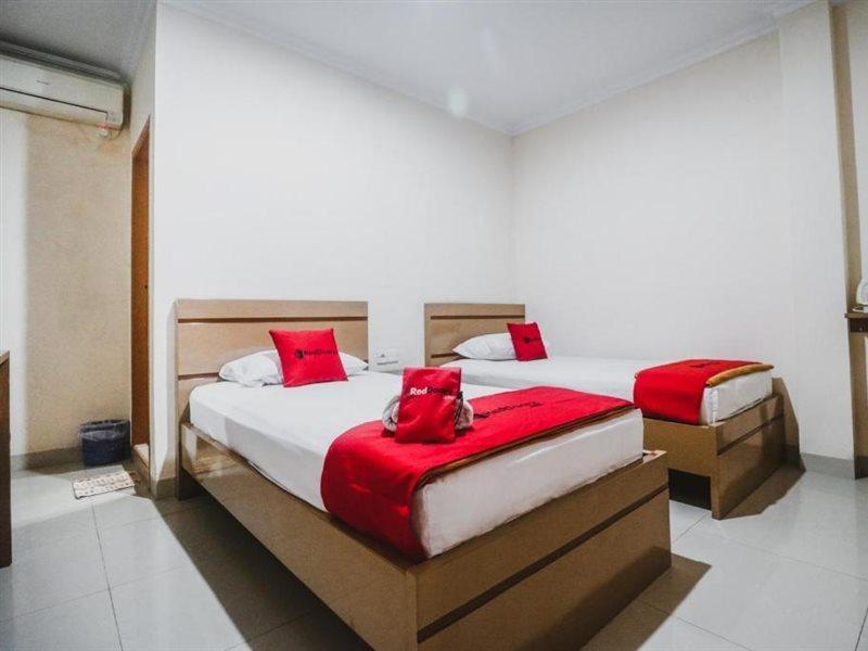 Reddoorz Plus Near Wtc Batanghari Mall Tanjungjohor Exterior foto