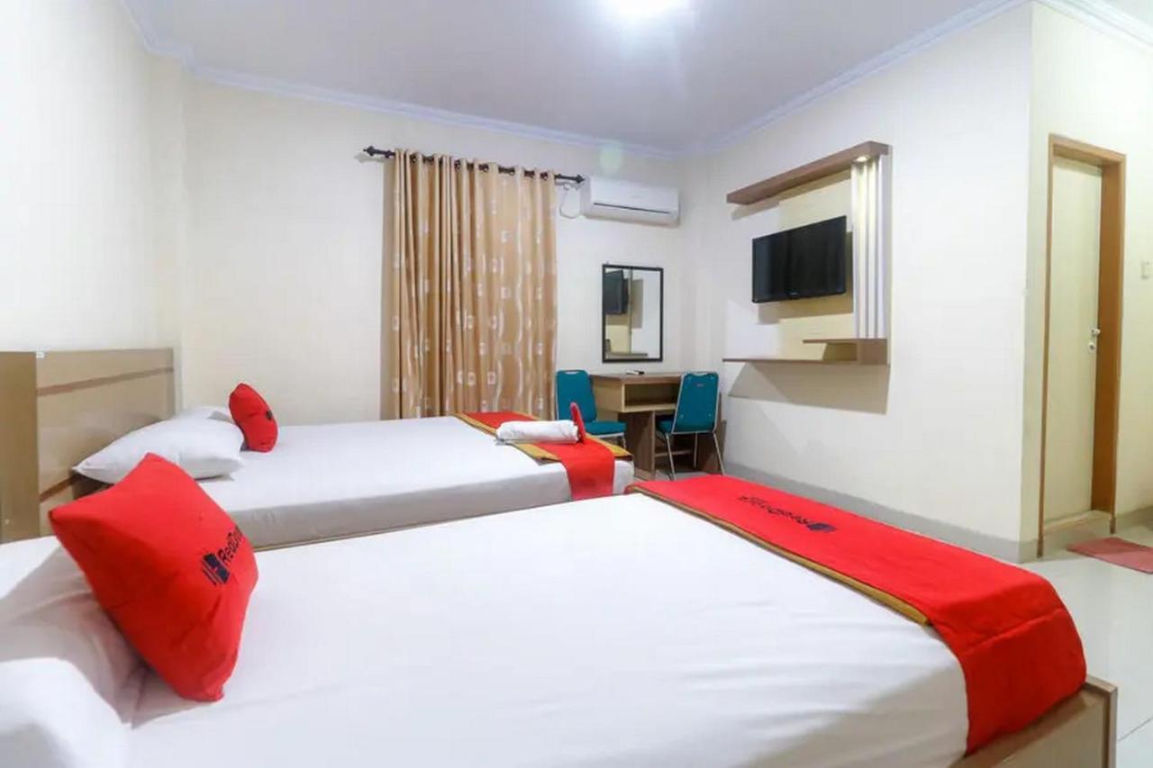 Reddoorz Plus Near Wtc Batanghari Mall Tanjungjohor Exterior foto